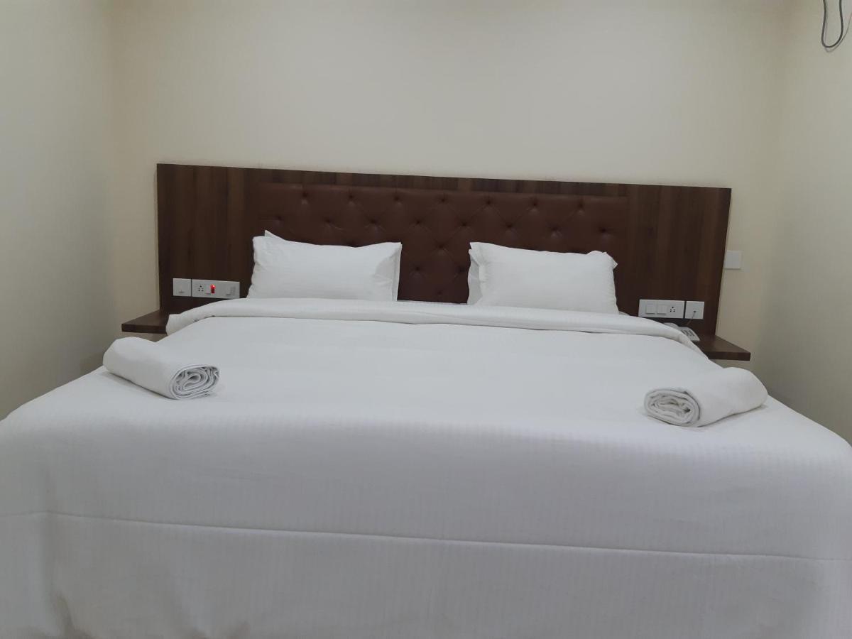 Cnr Residency Hotel Madanapalle Exterior photo