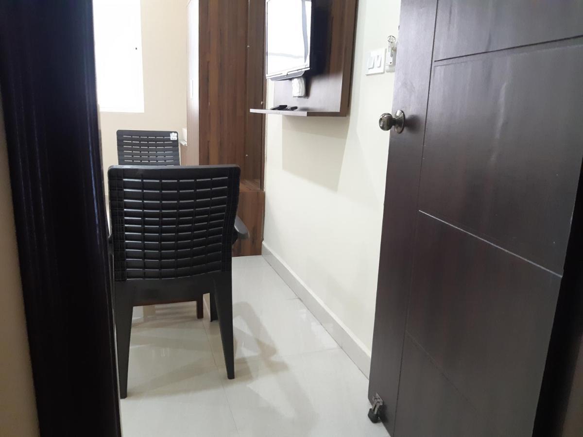 Cnr Residency Hotel Madanapalle Exterior photo