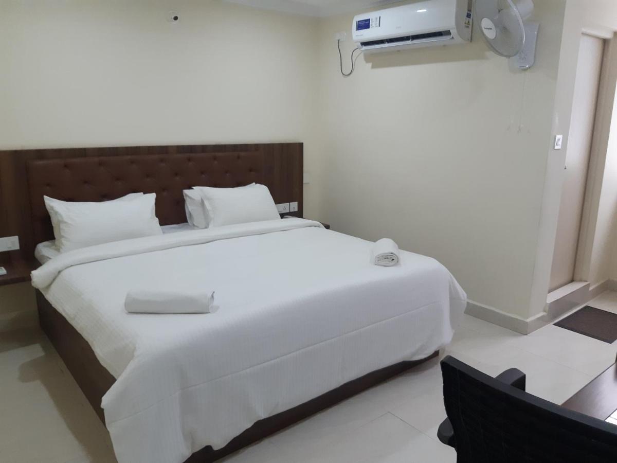 Cnr Residency Hotel Madanapalle Exterior photo