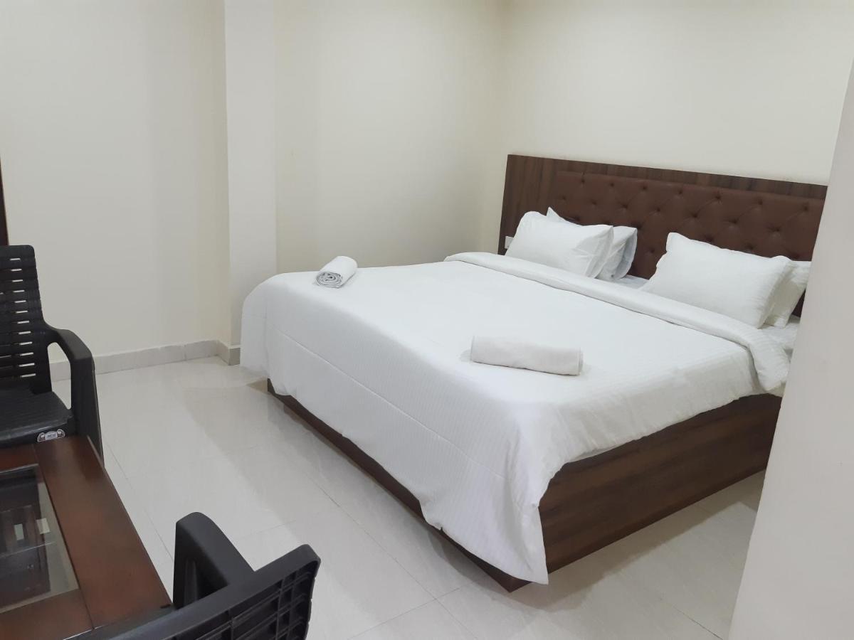 Cnr Residency Hotel Madanapalle Exterior photo