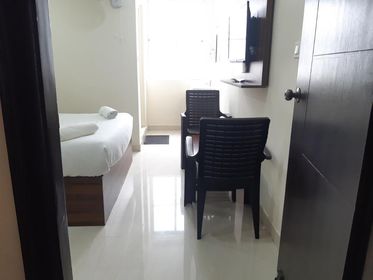 Cnr Residency Hotel Madanapalle Exterior photo